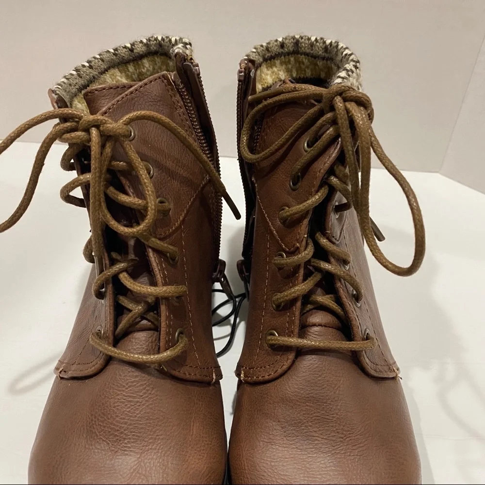New combat boots size 4